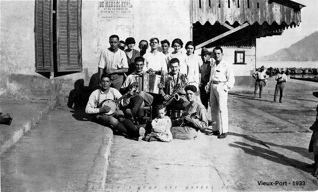 X ARCHIVE COUSINS MERS EL KEBIR MUSIQUE AU VIEUX PORT 1933.jpg